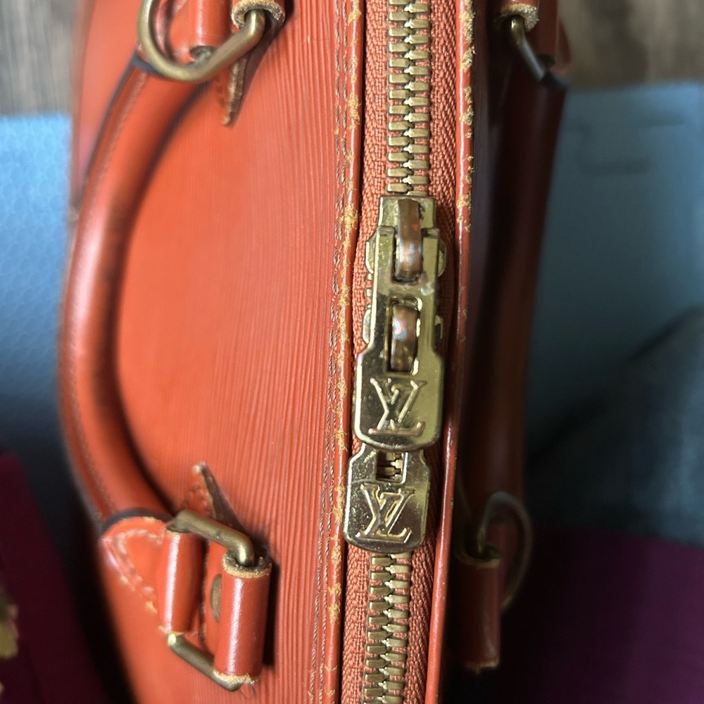 Louis Vuitton Epi Alma PM Kenya Fawn - Picture 14 of 16